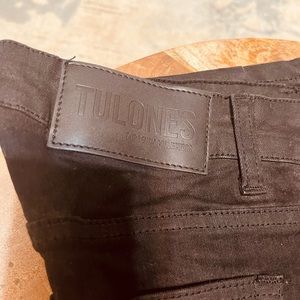 Tulones Distress Black Denim